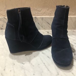 Tom’s wedge bootie